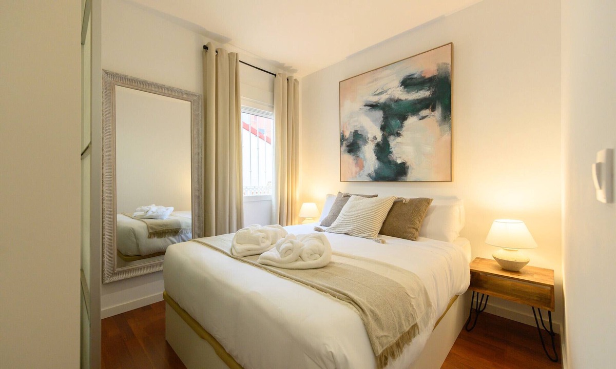 Ciudad Lineal Apartment | Modern 2-bedroom flat with terrace and fully equipped kitchen Madrid . MAL71A