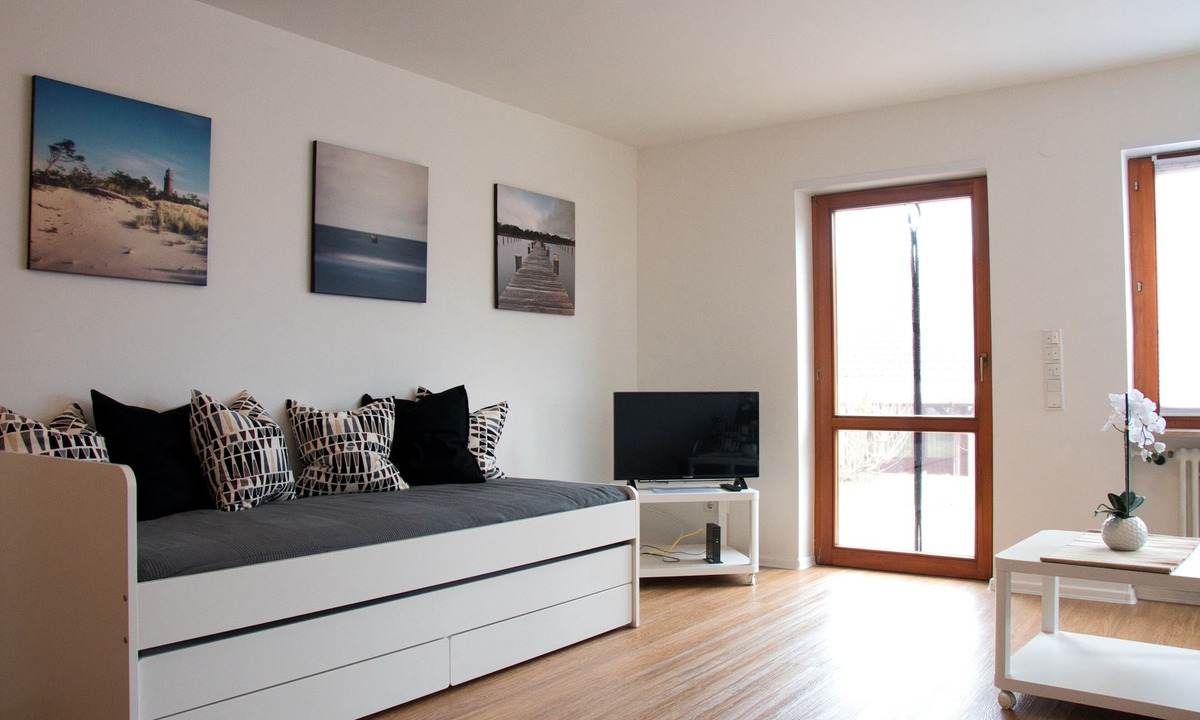 Muhlhausen Apartment | Modern 2 room apartment, about 70 square meters with terrace and garden, WiFi