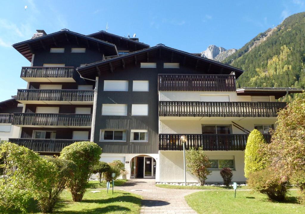 Chamonix City Centre Apartment | Modern Apartment in Chamonix Mont Blanc with Large Terrace