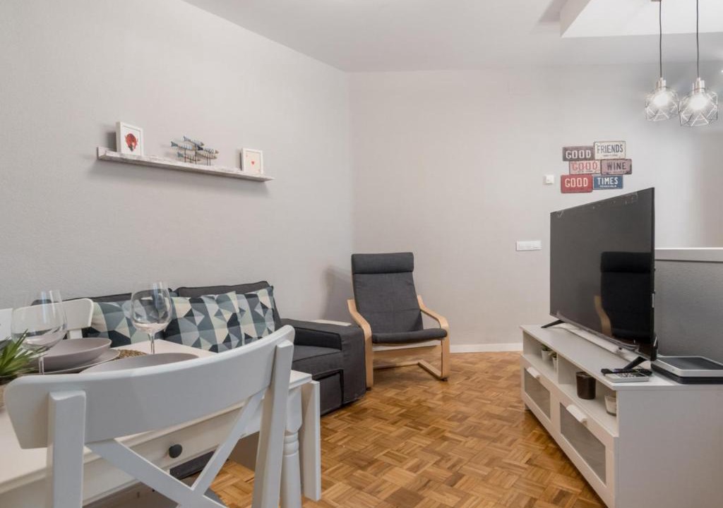 Arganzuela Apartment | Modern apartment -3 Bedrooms 1 Bathroom - Delicias