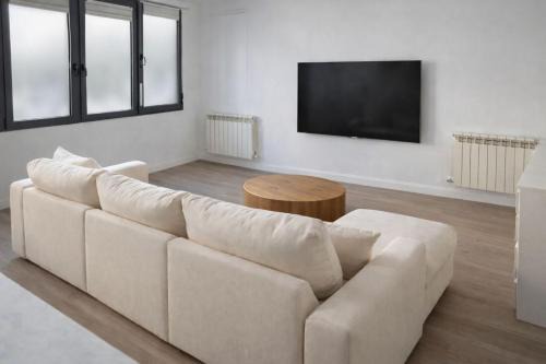 Timon Apartment | Modern Apartment near Madrid Airport Barajas