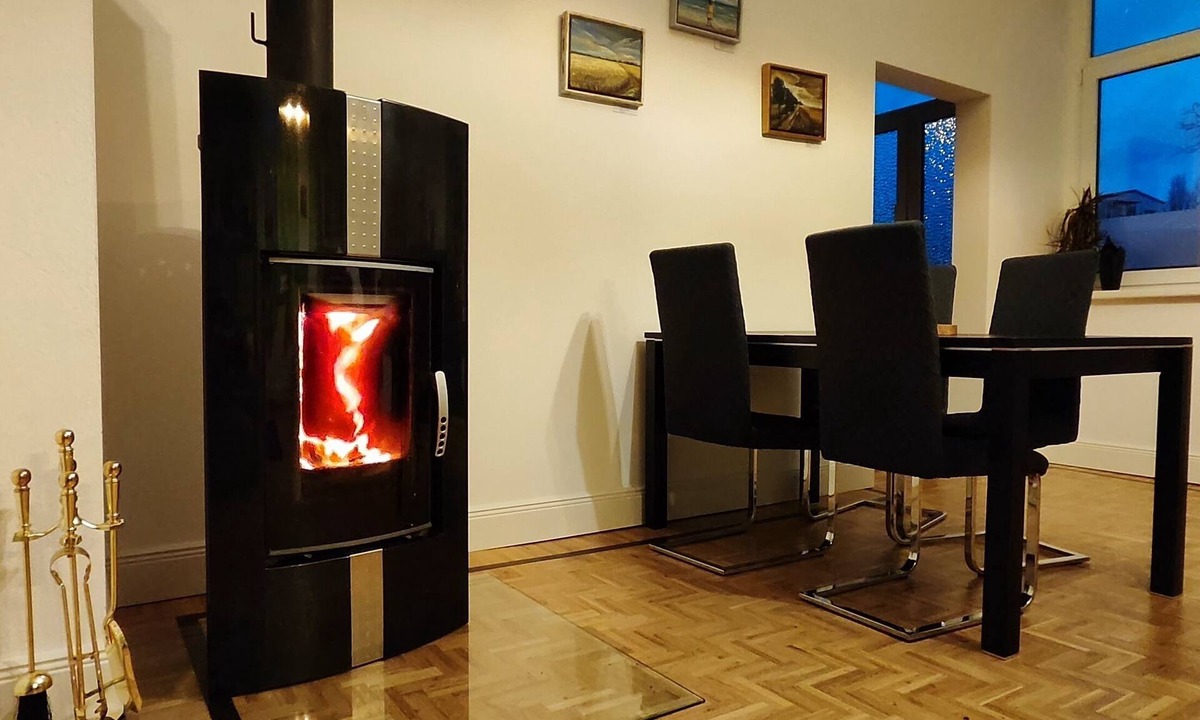 Schwerin Apartment | Modern apartment with fireplace, e-charging station and free parking space
