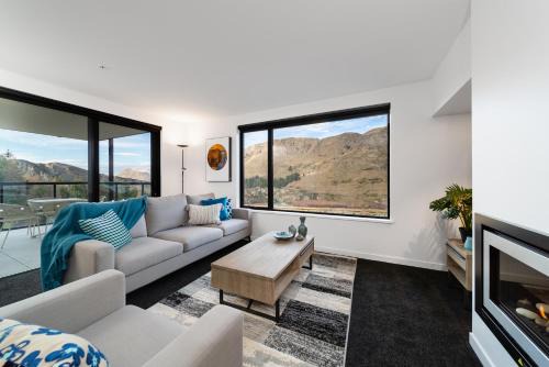 Arthur's Point Apartment | Modern Apartment with Mountain Views-free parking
