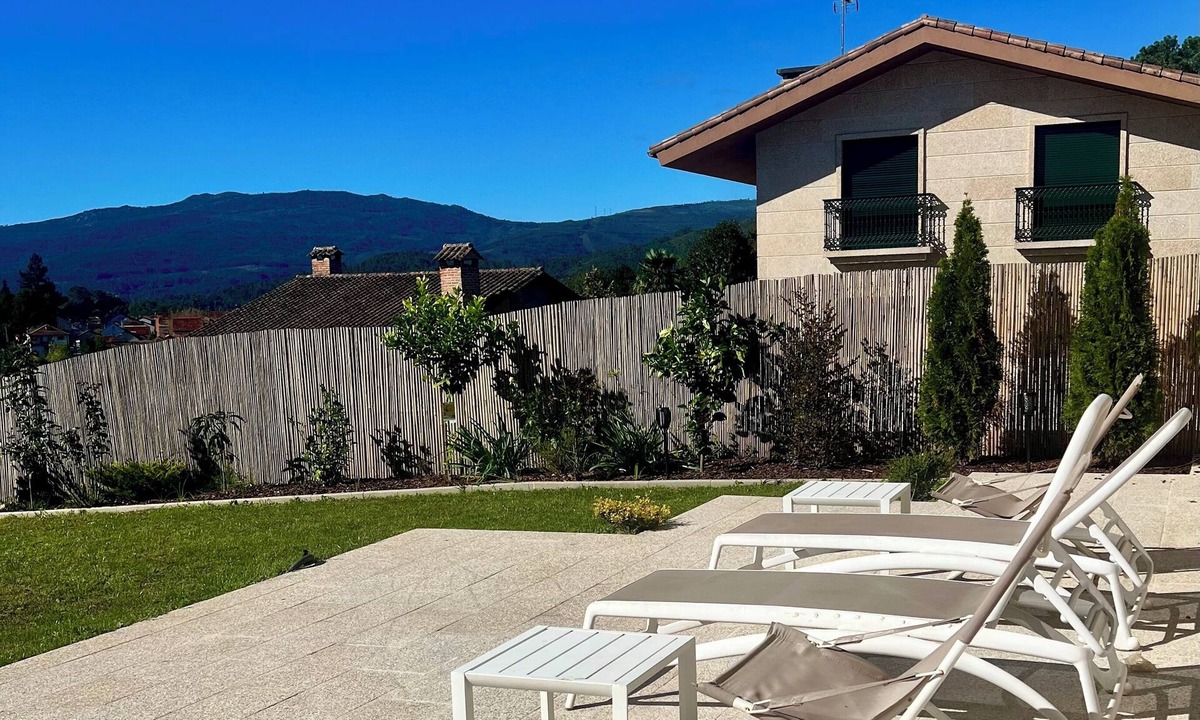 Mondariz-Balneario House | Modern Artistic House with Mountain Views and Garden