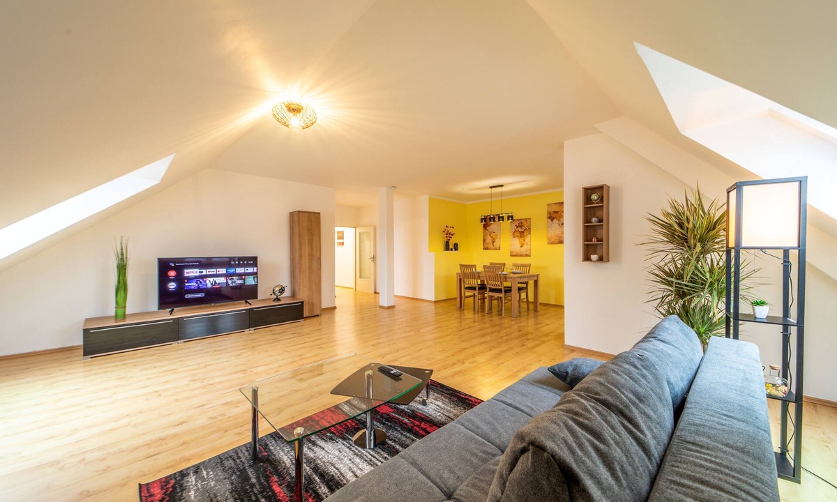 Coburg Apartment | Modern attic apartment for up to 6 people - Parking space - Washing machine