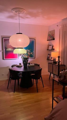 Schwabing Apartment | Modern & Cozy Apartment Münchner Freiheit with Balcony