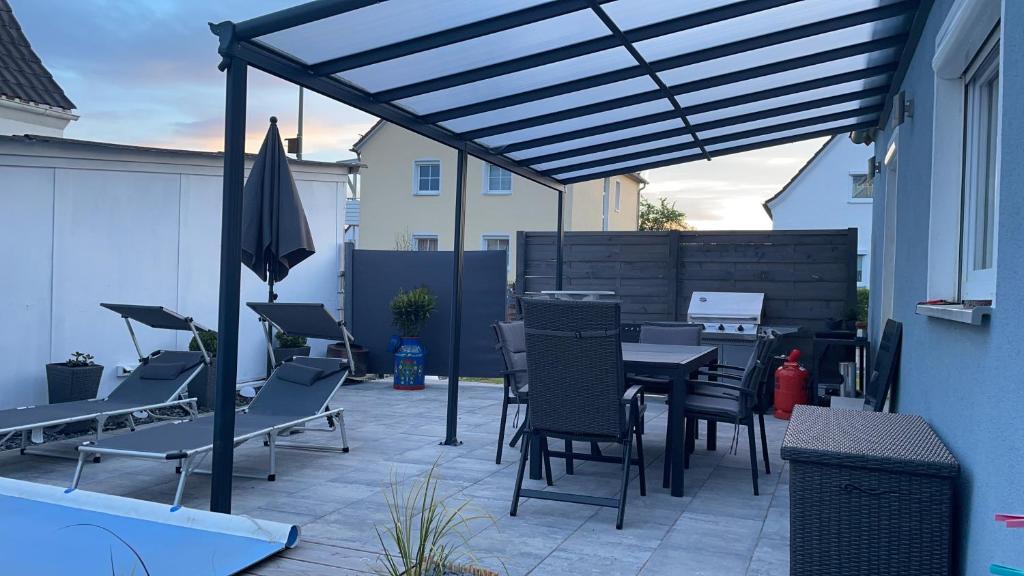 Memmingen House | modern house with pool - 3 bedrooms 2 Bathrooms