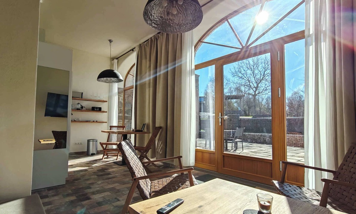Buhlau Apartment | Modern studio with sun terrace and barrel sauna