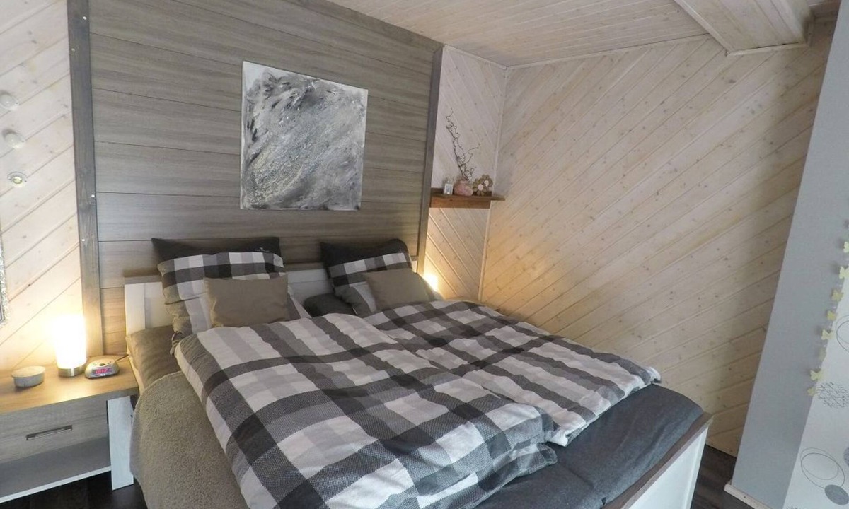 Kirchenlamitz Apartment | Modern und hochwertig ausgestattete 4-Sterne Ferienwohnung " Blütentraum"