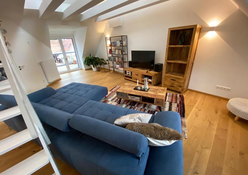 Theilheim Apartment | modernes Penthouse, nahe Würzburg