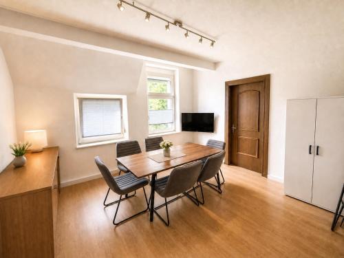 Suderwich House | Monteurzimmer Wohngemeinschaft oder komplette Monteurwohnung in Recklinghausen mit getrennten Betten WLAN Küche perfekt für Teams