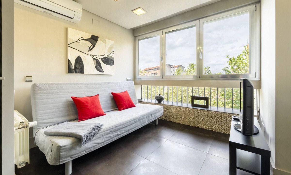 Castillejos Apartment | Monthly Rental in Madrid - Exterior Flat with 1 Bedroom + Studio and 2 Bathrooms