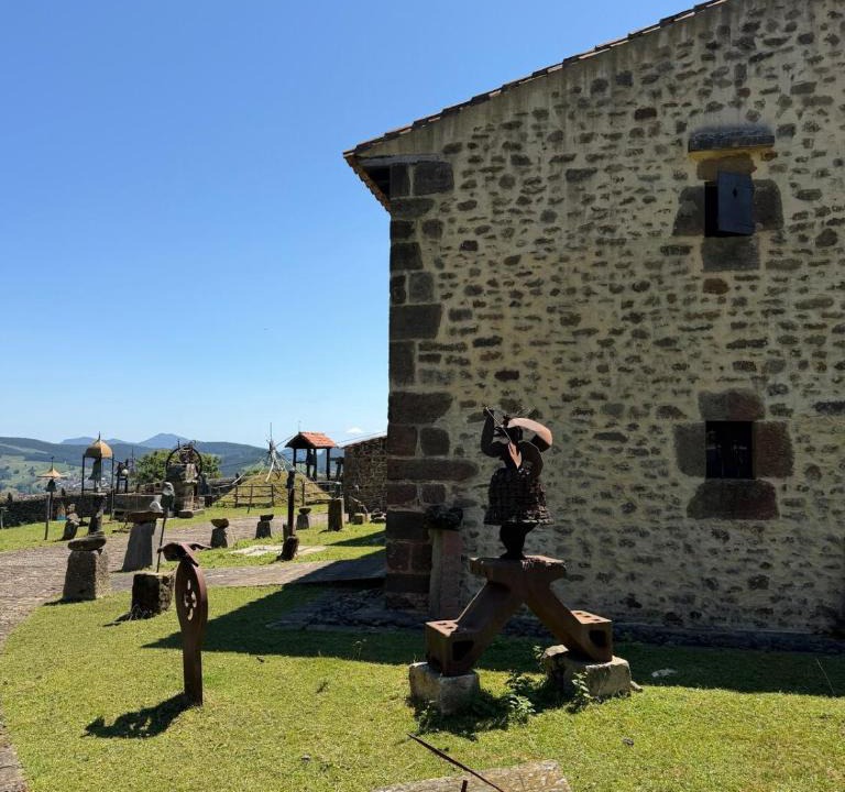 San Bartolome de Meruelo House | Museo de las Campanas, Vierna