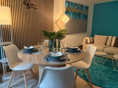 Leubnitz-Neuostra Apartment | NEU Ferienwohnung in Dresden mit großer Terrasse I separate Küche I Eckbadewanne und Dusche