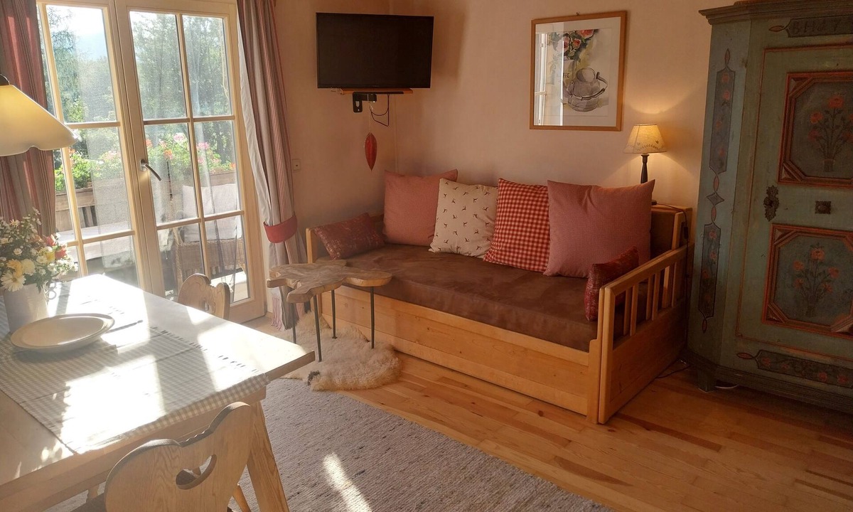Wackersberg Apartment | Newly renovated apartment Heissbauer Obstgarten! Wonderful mountain view, central