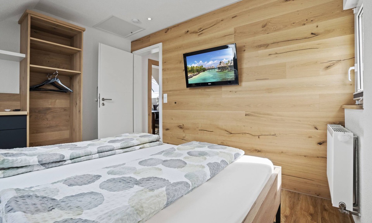 Waggershausen Condo | Newly renovated vacation apartment with terrace in a central location in Friedrichshafen