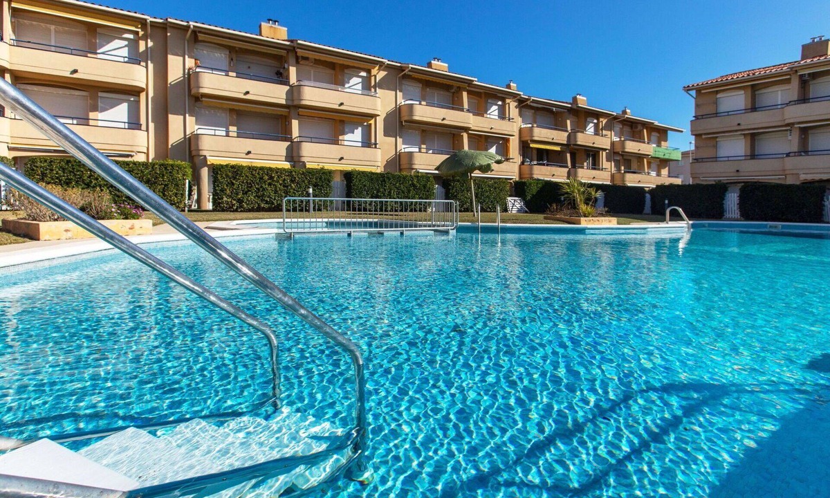 Torroella de Montgri Apartment | Nice apartment for 4 guests with A/C, pool, WIFI, TV and terrace