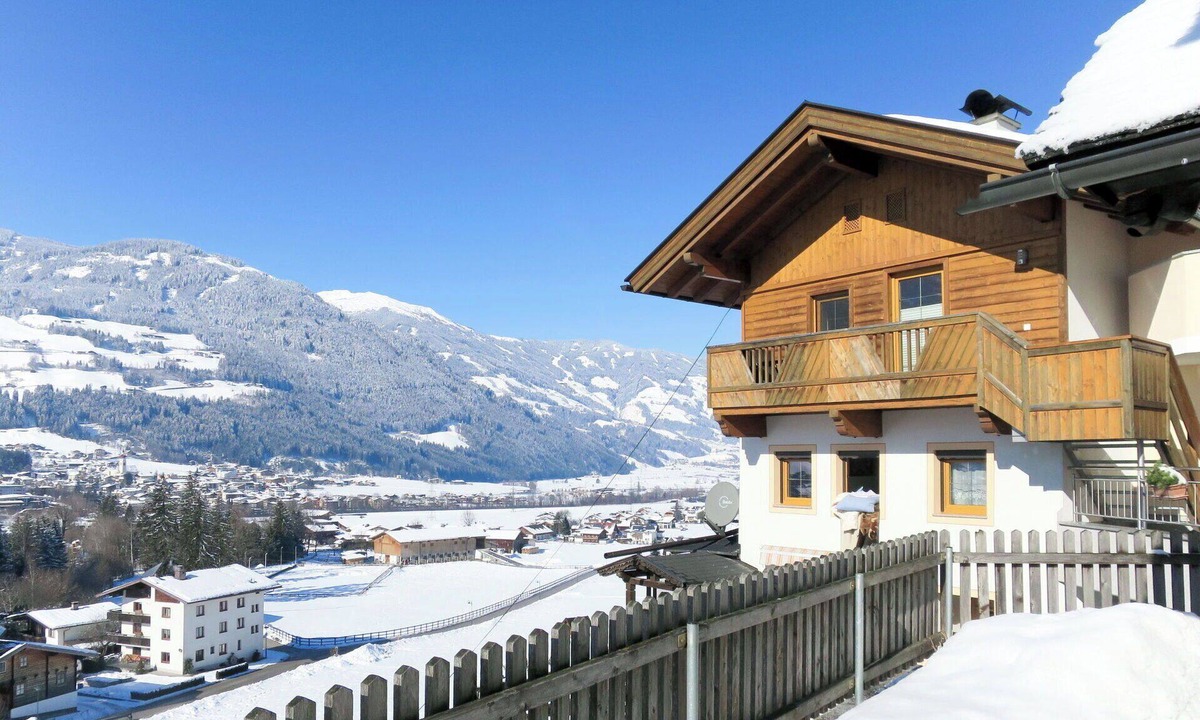 Stumm Apartment | Nice apartment for 3 guests with WIFI, TV and balcony