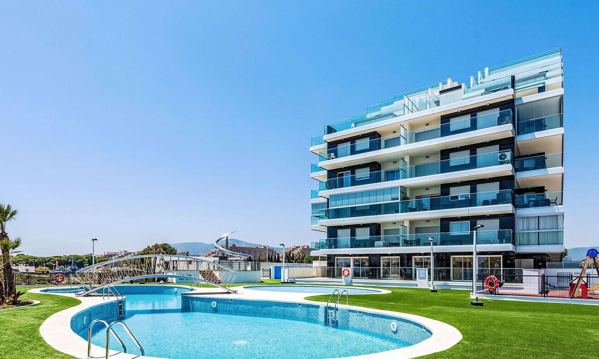 Cabanes Apartment | Nice apartment for 4 people with WIFI, A/C, pool, TV and terrace