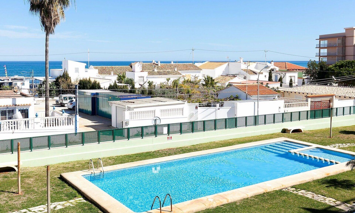 Les Deveses Apartment | Nice apartment for 6 people with WIFI, A/C, pool, TV and terrace