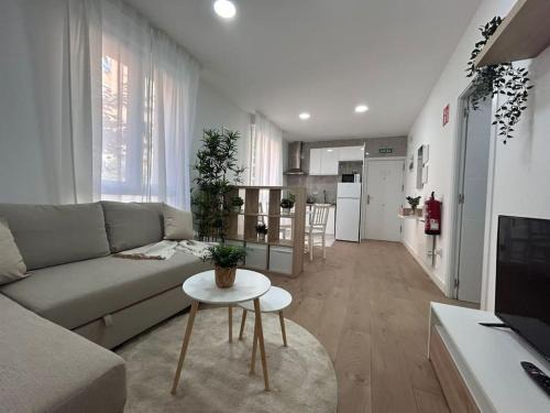 Pueblo Nuevo Apartment | Nice studio in Madrid URQ1