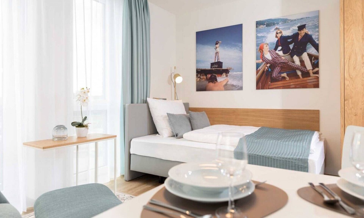Nordhorn Apartment | NINO-Boardinghouse 13 with 27 m² in Nordhorn. Entertainment with Smart TV & Bluetooth radio. Laundry room with coin-operated washing machine & dryer. Parking space and utilities are included
