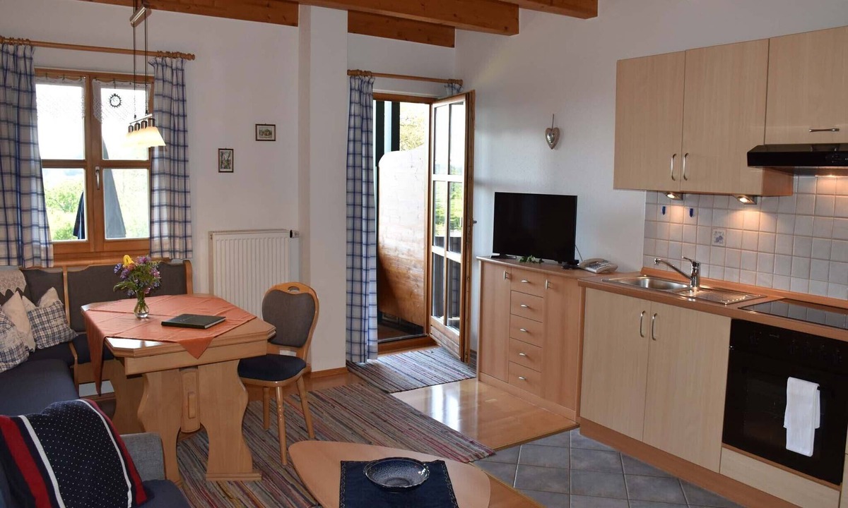 Bad Endorf Apartment | Nr. 3 Ferienwohnung, 38 qm Obergeschoss, 1 Separates Schlafzimmer