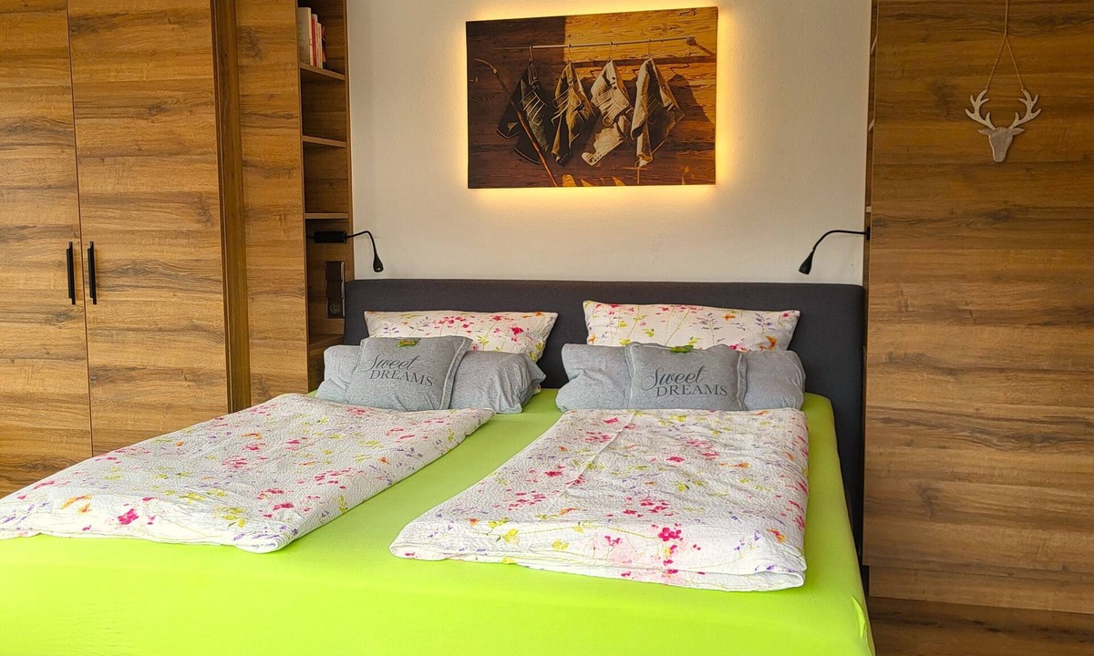 Groissenbach Apartment | One-room apartment (2) with Unterberg view 40sqm, shower/WC, dining area, kitchenette, box-spring bed, balcony