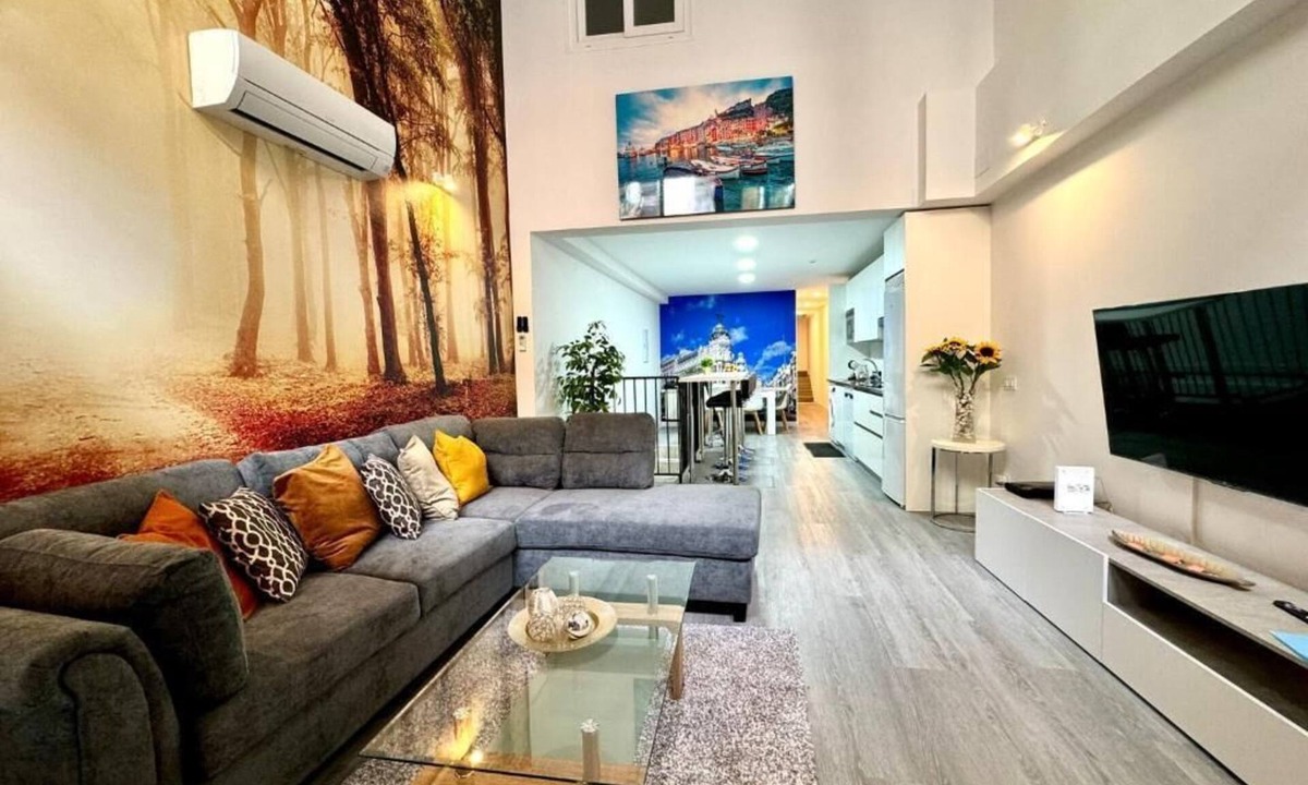 Embajadores Apartment | Oshun Ave Maria