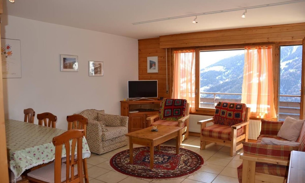 St. Luc Apartment | Outside : on the 3rd floor of a five-storey apartment house, lift, south balcony with beautiful view