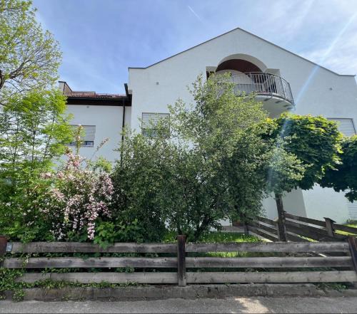 Bad Aibling Apartment | Palmen Apartment direkt in Bad Aibling