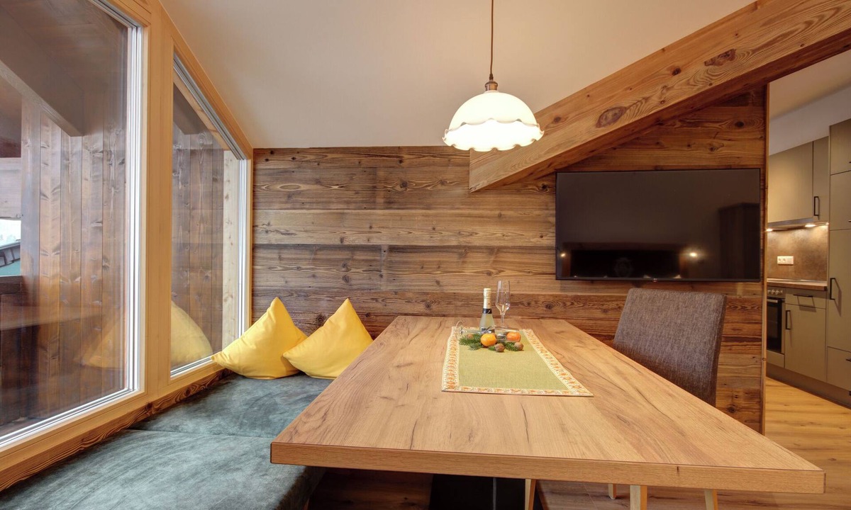 Bichl Apartment | Panorama apartment 6 for 4 people, living room/bedroom, south-facing balcony, 53 m²