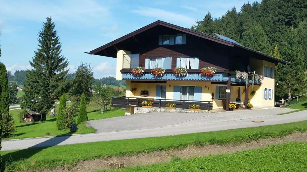 Teisendorf House | Pension Ramstötter
