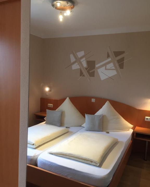 Friedrichshofen-Hollerstauden Bed & Breakfast | Pension Wagner