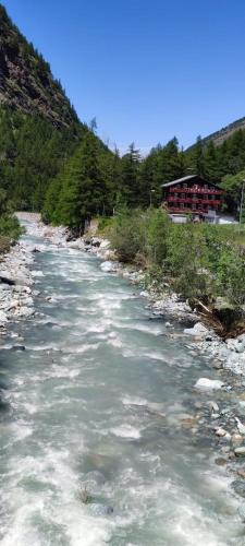 Saas Almagell House | Pension Waldegg Zermeiggern