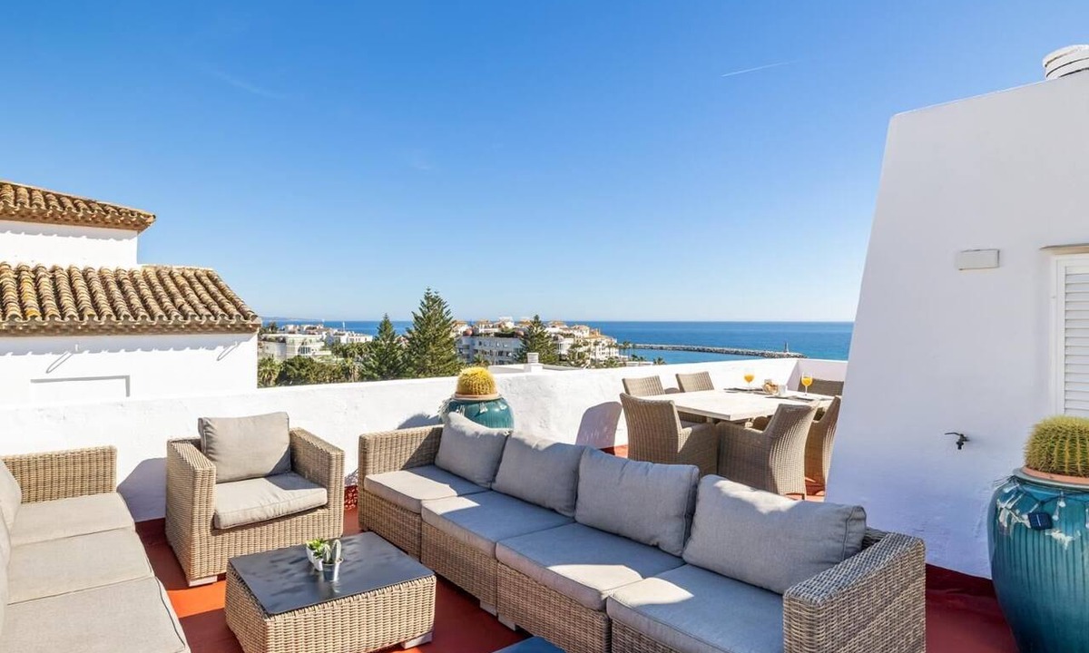 Puerto Banus Apartment | Penthouse in Playas del Duque for 4 people | Casa Cadiz 607