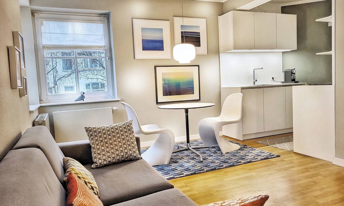 Binz Apartment | Perfect location in the heart of Binz, directly opposite the Kurhaus and beach.