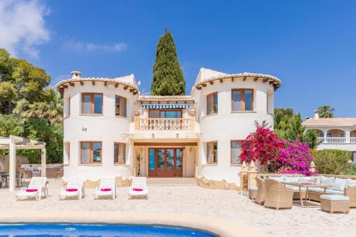 Moravit Villa | Pia