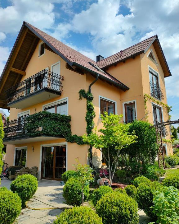 Neunburg vorm Wald Apartment | Piece of Greece