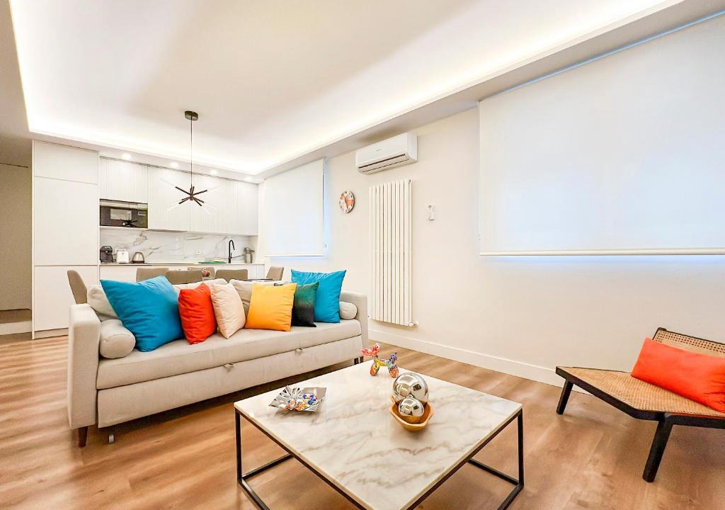 Golden Triangle of Art Apartment | Piso elegante Atocha 2H/2B by Berlany España