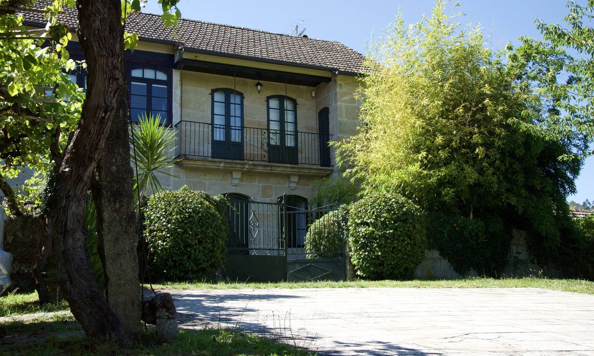 Mondariz House | Portada do cuco.