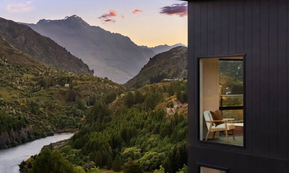 Arthur's Point House | Powder Ridge Alpine Retreat