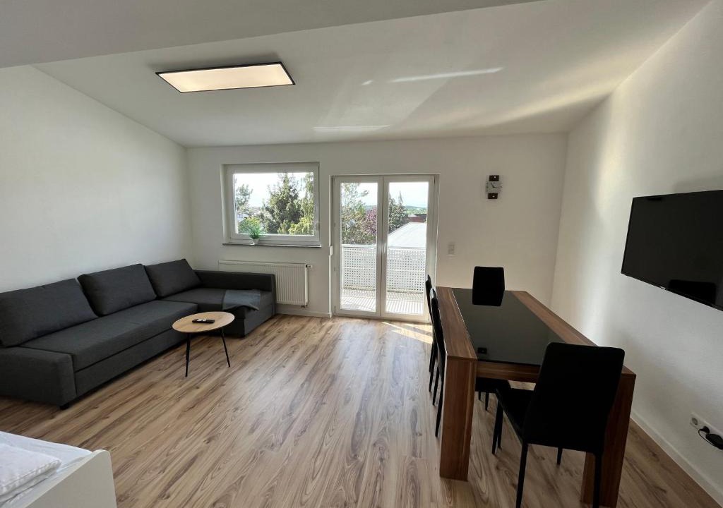 Wasseralfingen Apartment | Premium Apartment 70qm 2 Zimmer Küche, Balkon, Smart TV, WiFi