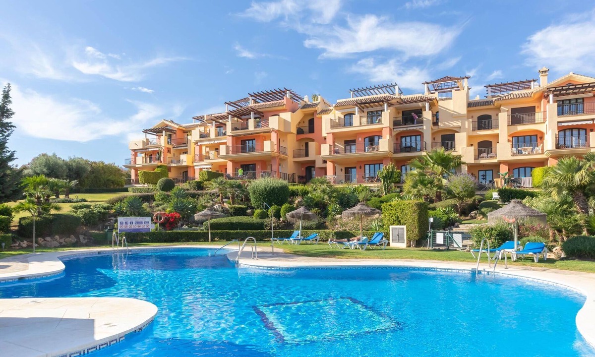 Benahavis Apartment | Premium apartment in Benahavis with balcony