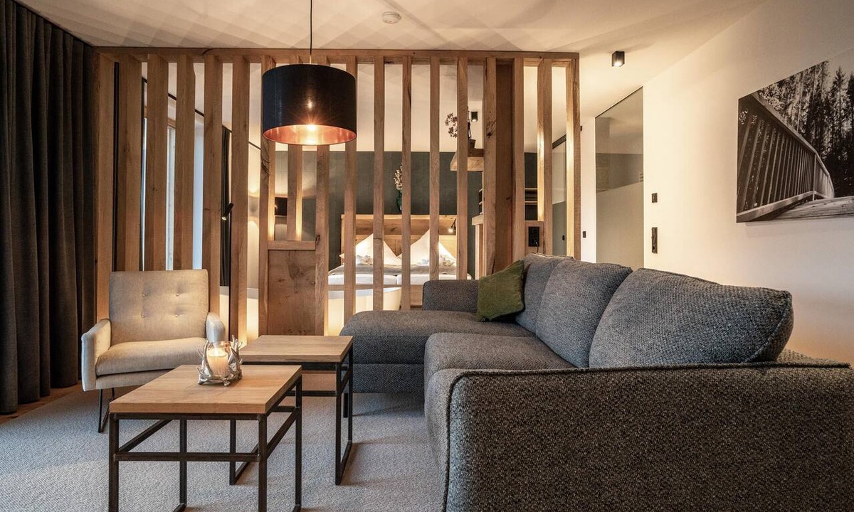 Regen Apartment | Premium Lodge Suite with Hot Tub and Private Sauna