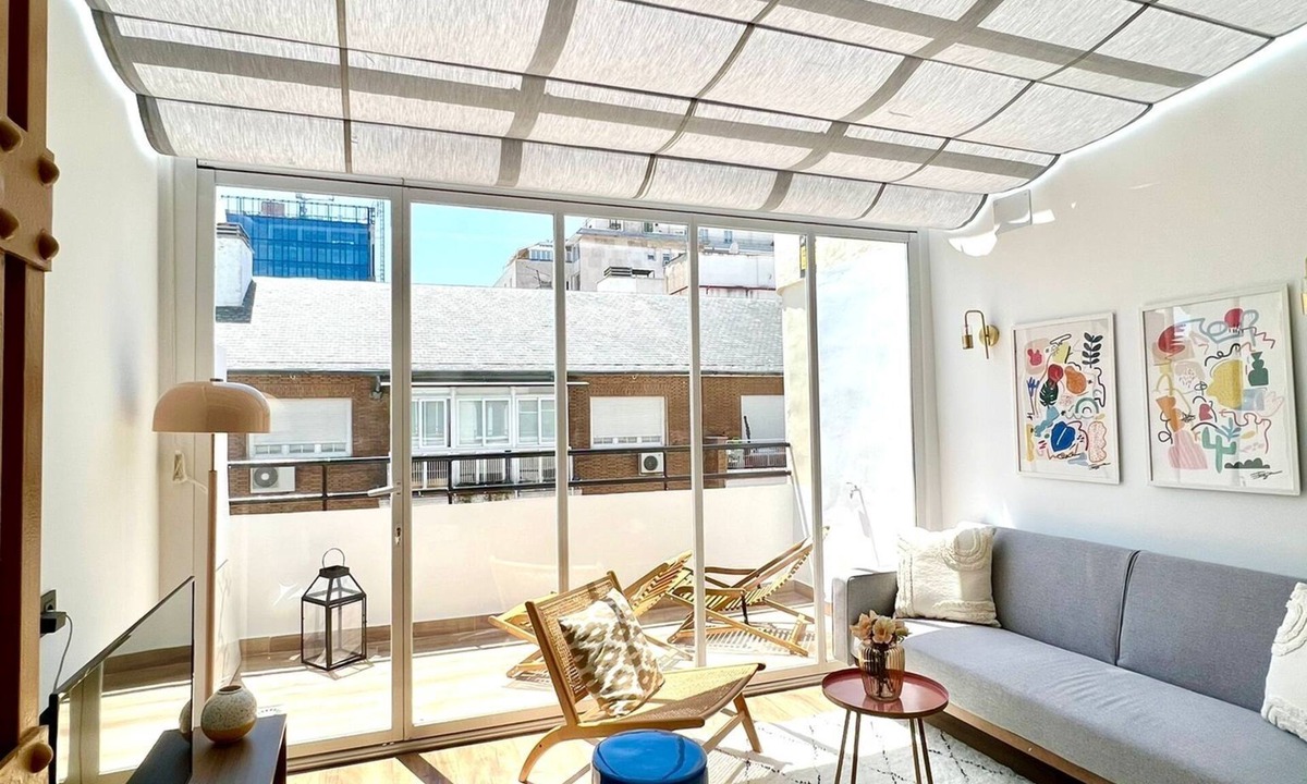 Arapiles Apartment | PRIME penthouse in Chamberí: light, terrace and design