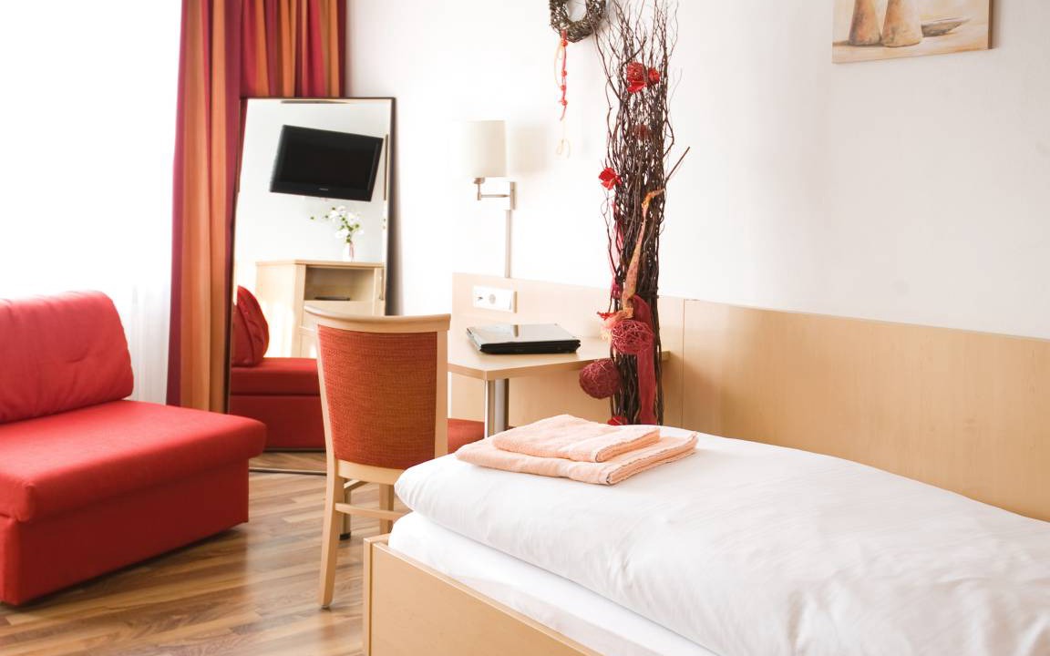 Etzenricht Resort | Private room ∙ 1 guest