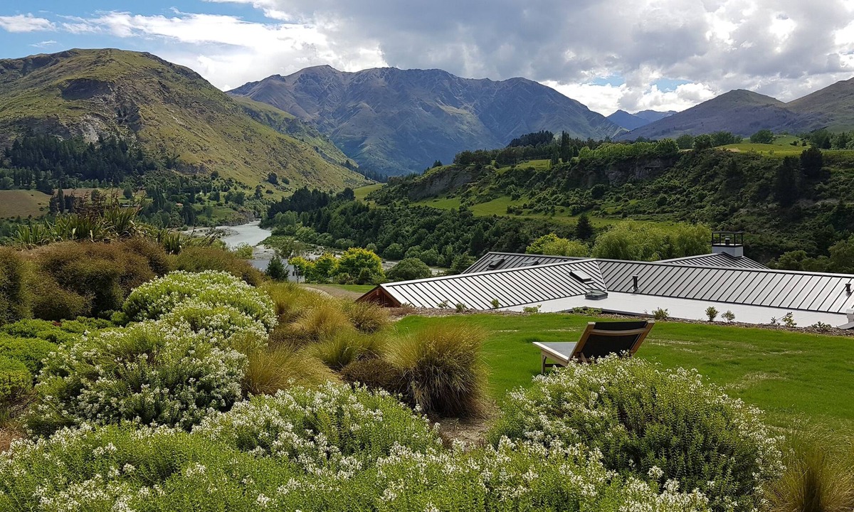 Lower Shotover Apartment | Private, spacious, peaceful escape for 1-4 people-Iconic Views-Spa pool-PERFECT!