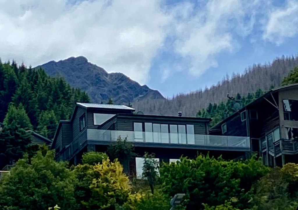 Fernhill House | Queenstown Lake Panorama