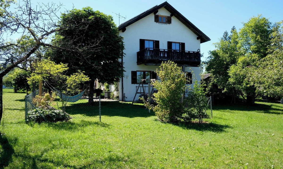 Murnau am Staffelsee Apartment | Quiet, well-kept * holiday apartment, ground floor with terrace & garden, centrally located in Murnau